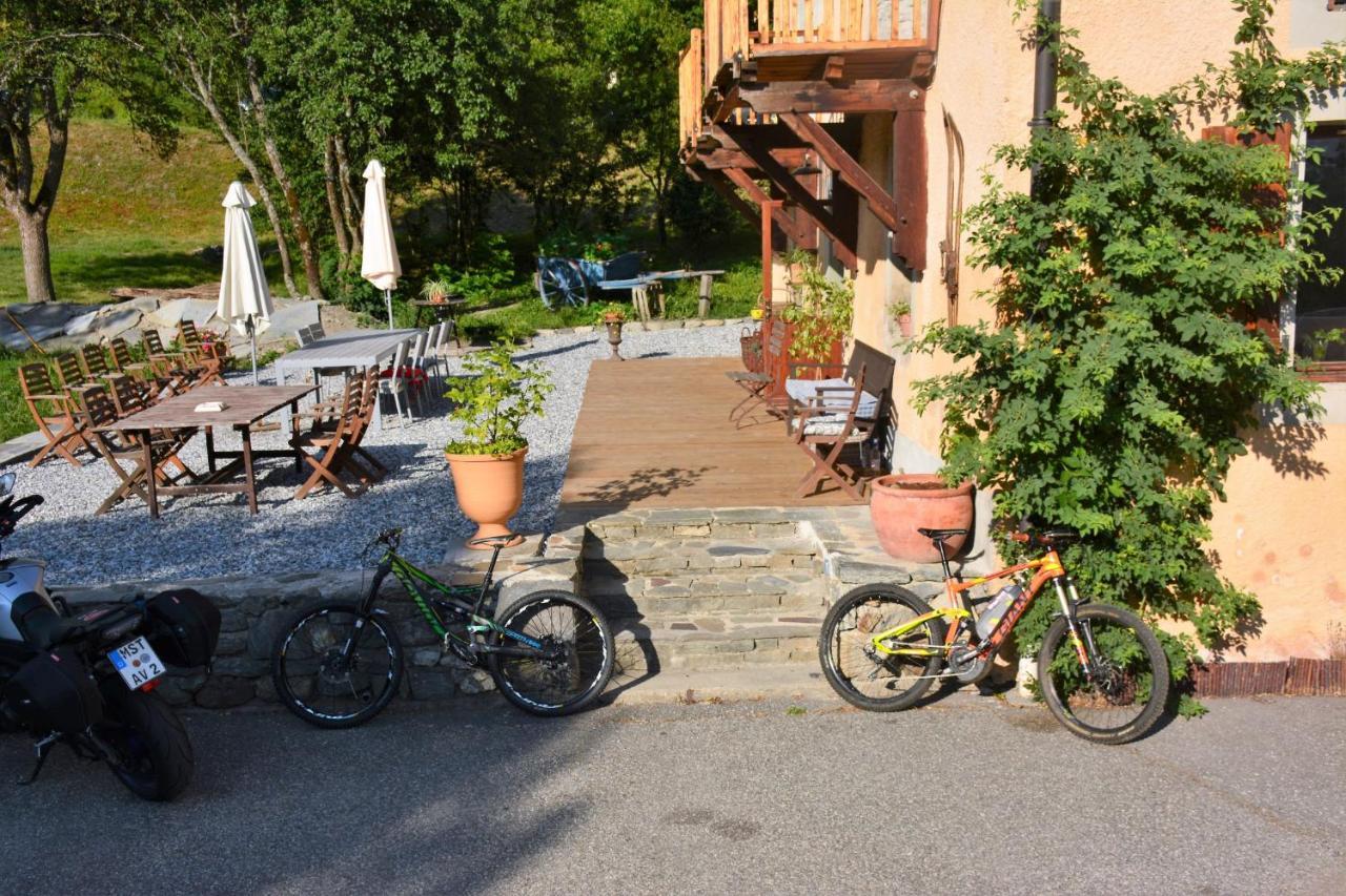 Gite-Auberge De Montvilliers Aime Eksteriør billede
