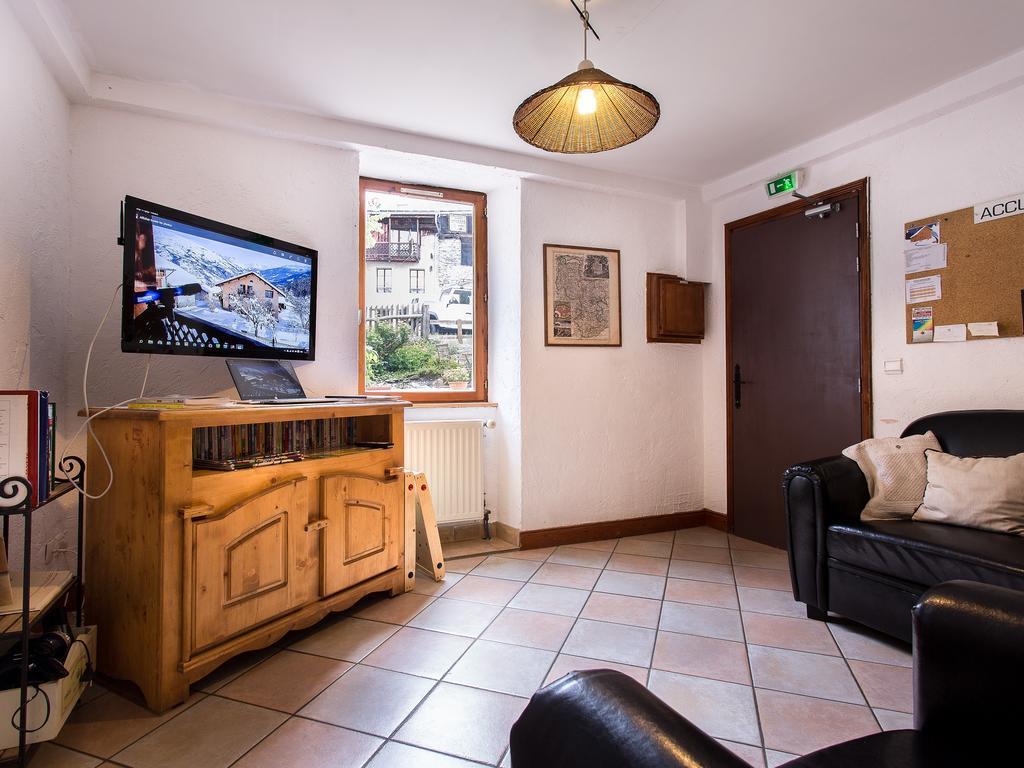 Gite-Auberge De Montvilliers Aime Eksteriør billede